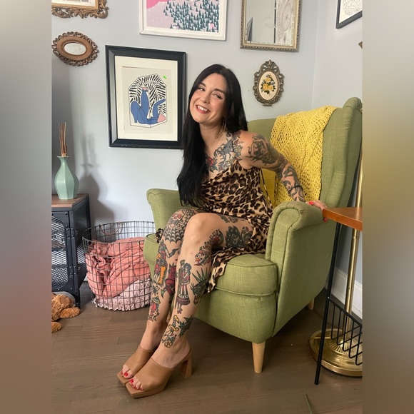 Meet your Posher, Taylor - Picture 1 of 1